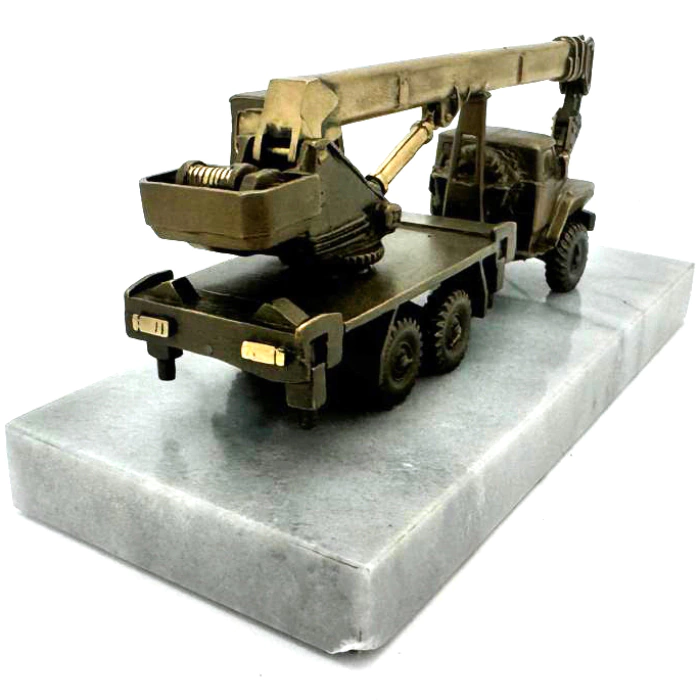 Gift set "Builder" with cognac glasses and a statuette "Truck crane"